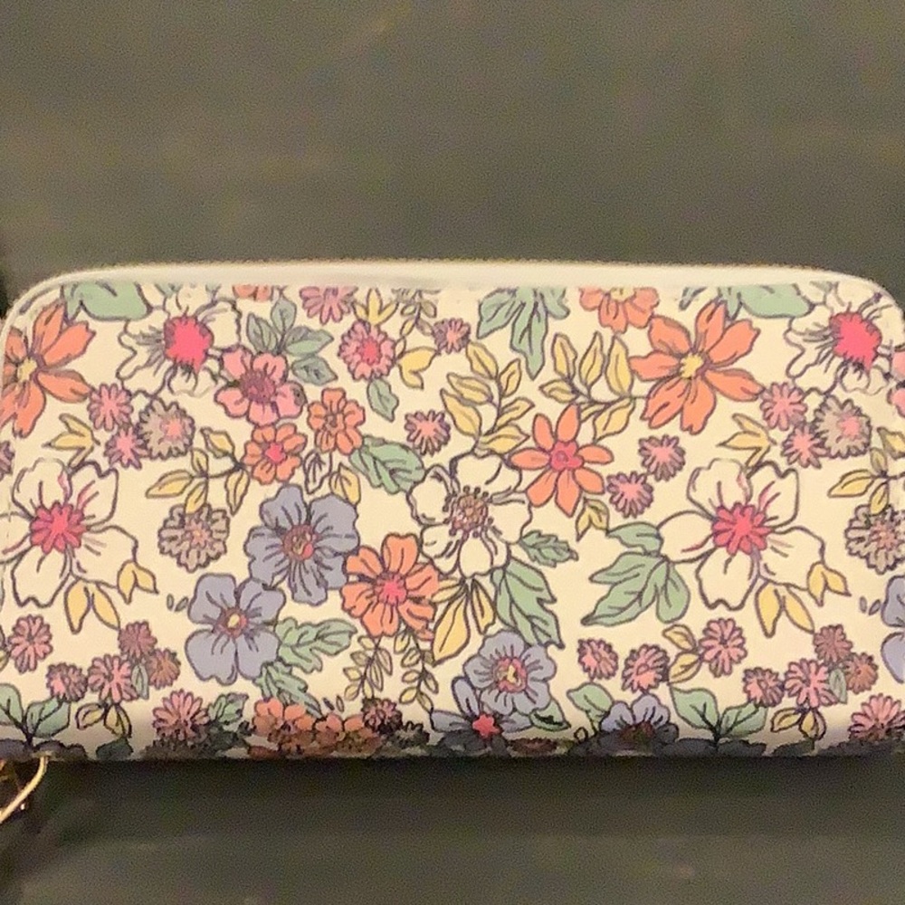 Blush Kiss NWT double zip wristlet wallet